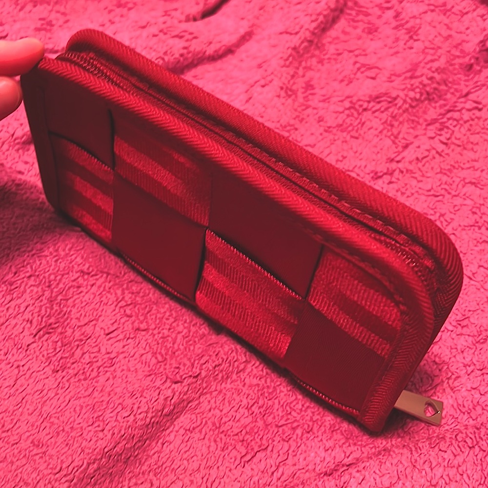 Harvey’s seatbelt wallet Ruby